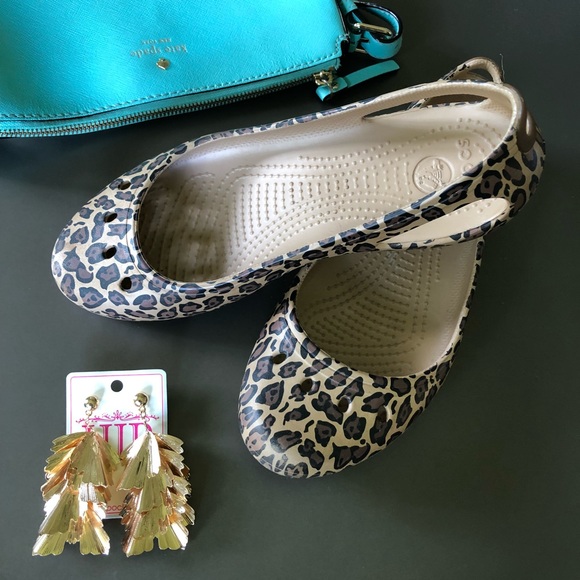 crocs laura graphic flats